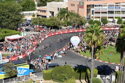 M&aacute;s de 30.000 personas reciben en Tomares a la vuelta