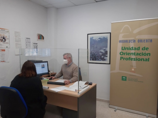 El programa &lsquo;Andaluc&iacute;a Orienta&rsquo; reabre en la Agencia de Desarrollo Local para seguir facilitando la b&uacute;squeda de empleo a los vecinos y vecinas de Gines