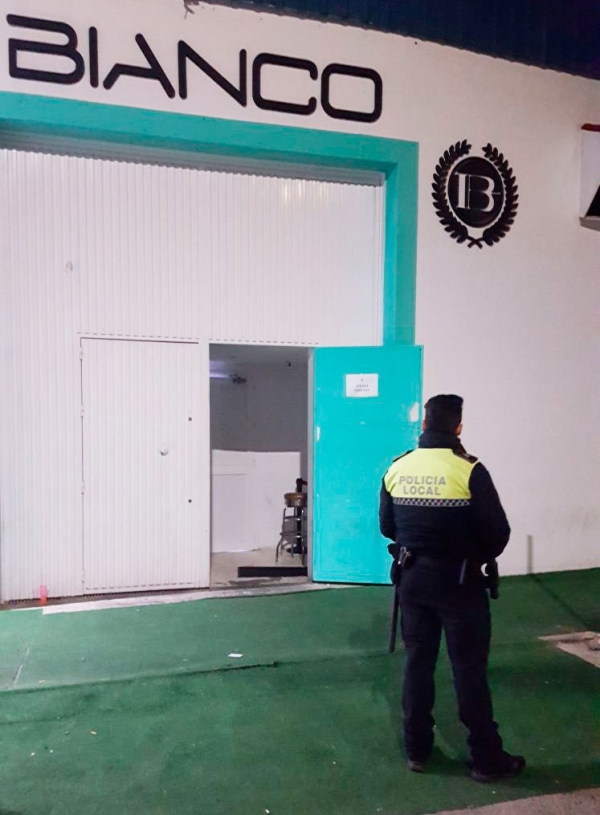 La Polic&iacute;a Local de Castilleja de la Cuesta clausura un establecimiento donde menores consum&iacute;an alcohol sin control  alguno