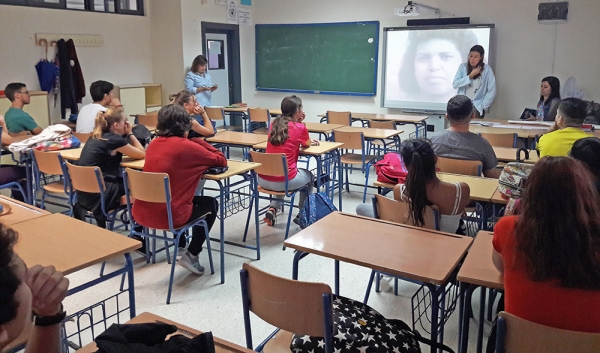 Alumnos del IES Alminar de Bollullos de la Mitaci&oacute;n reciben un Taller sobre racismo y xenofobia