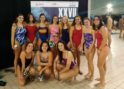 A un paso del ascenso el equipo femenino del Club Natación Mairena en la Copa de España