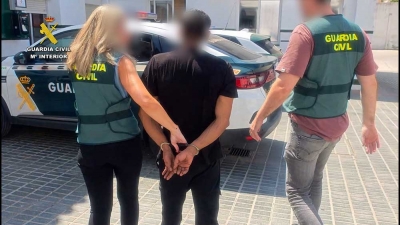 Detenido en Mairena del Aljarafe un individuo al que se le acusa de más de 30 delitos, entre ellos robos de vehículos y atentado a la autoridad