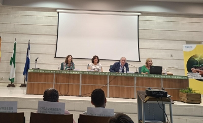 La Alcaldesa de Hu&eacute;var da la bienvenida a los asistentes a la Jornada &ldquo;La Nueva PAC y el Olivar&rdquo;