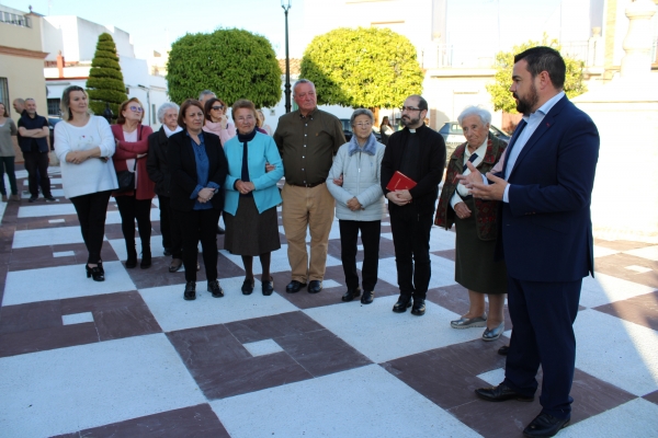 La Plaza de Santa Rosal&iacute;a de Gines renueva su aspecto conservando su particular encanto