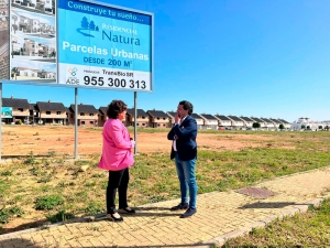 La promotora TransBio SR presenta su proyecto empresarial a la alcaldesa de Hu&eacute;var del Aljarafe