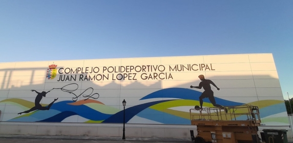 El polideportivo municipal de Olivares luce ya con su nuevo nombre oficial &quot;Juan Ramón López García&quot;