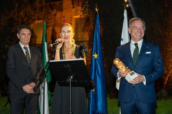 Manuel de la Cruz recibe el Premio al Esp&iacute;ritu Rotario 2026 en una gala que recauda fondos y firmas por las enfermedades raras