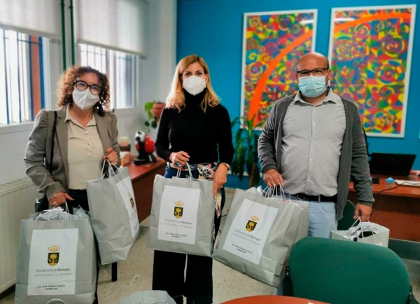 Bormujos entrega 3.400 mascarillas al alumnado de secundaria y Bachillerato