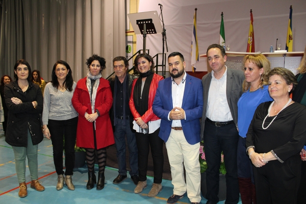 M&aacute;s de 1.000 personas fueron pat&iacute;cipes de la ponencia &lsquo;Educar hoy&rsquo;