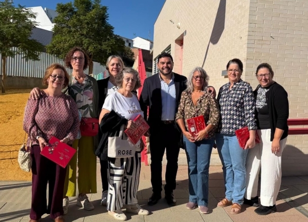 Los cuentos tradicionales unen a nietos y abuelas en Hu&eacute;var del Aljarafe