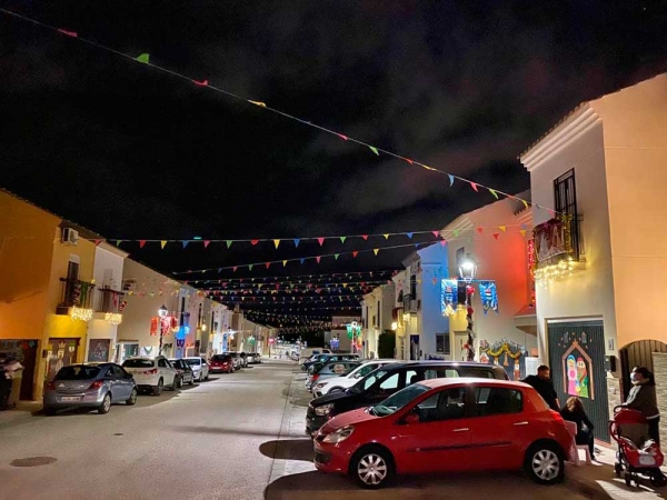 Gines se engalana m&aacute;s que nunca  en Navidad con el apoyo de vecinos y comerciantes