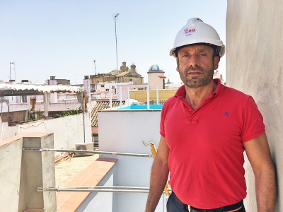 Piscinas de poli&eacute;ster y entorno tropical en las azoteas de Sevilla