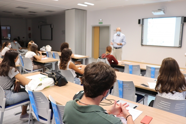 Estudiantes de Enfermer&iacute;a reanudan sus pr&aacute;cticas en el  Hospital San Juan de Dios del Aljarafe