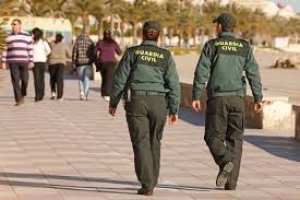 La Guardia Civil detiene a dos personas por robar gallos de pelea