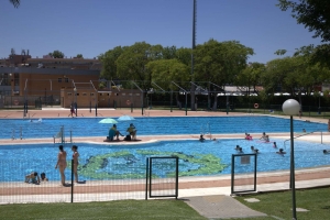 Los abonos para la piscina municipal de Mairena, a la venta el 21 para empadronados