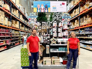 Plasticosur enciende la Navidad: M&aacute;s de 200 modelos de bolas y los Reyes Magos como protagonistas