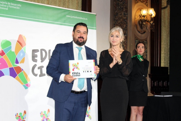 Gines, distinguido en materia educativa a nivel andaluz con  el X Premio Educaciudad