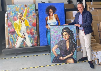 Andaluza de Marqueter&iacute;a lanza una colecci&oacute;n limitada de cuadros, Tributo, 27 obras del pintor Paco Moreno sobre m&uacute;sicos del rock