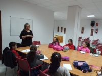 Ni&ntilde;os y ni&ntilde;as de Gines aprenden a contar sus propias historias gracias a un Taller de Escritura Infantil