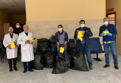 El Ayuntamiento de Gines entrega  las primeras 13.000 mascarillas elaboradas por voluntarios a través  del proyecto &#039;Máscaras de Luz&#039;