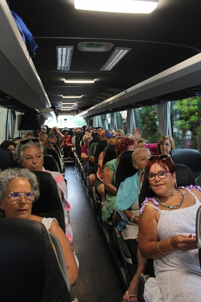 Vecinos y vecinas de Gines ponen rumbo a Punta Umbr&iacute;a gracias a &lsquo;Los Jueves al Sol&rsquo;