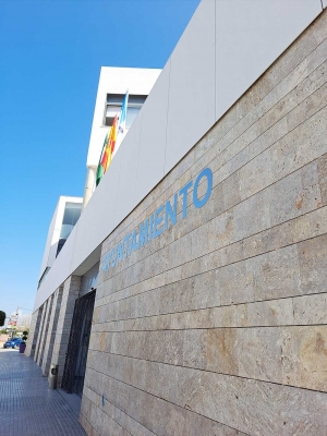 El Ayuntamiento de La Algaba firma un convenio con Red el&eacute;ctrica de Espa&ntilde;a para que la l&iacute;nea A 220 kV Centenario -Guillena deje de pasar por construcciones existentes en la localidad