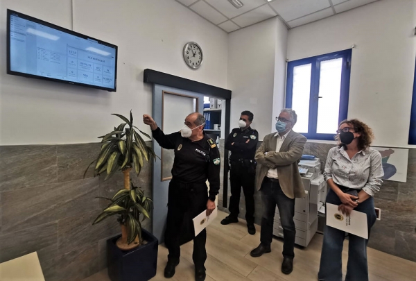 Un dispositivo inteligente permite a la Polic&iacute;a Local de Bormujos detectar en tiempo real cualquier irregularidad del parque m&oacute;vil que circula por el municipio