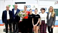 La subcampeona ol&iacute;mpica Lourdes Mohedano acerca en Tomares los valores del deporte a las gimnastas tomare&ntilde;as