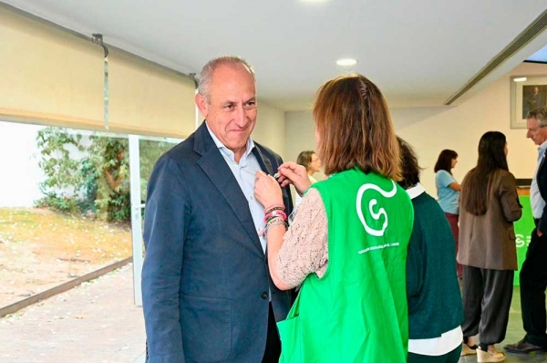 El Ayuntamiento de Tomares y la AECC conmemoran el D&iacute;a Mundial contra el C&aacute;ncer de Mama