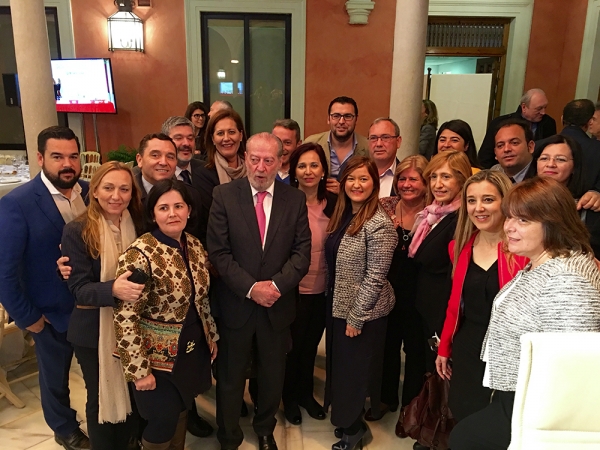 Alcaldes del Aljarafe y de otras comarcas apoyan al presidente de la Diputaci&oacute;n en un desayuno al que asisti&oacute; Susana D&iacute;az
