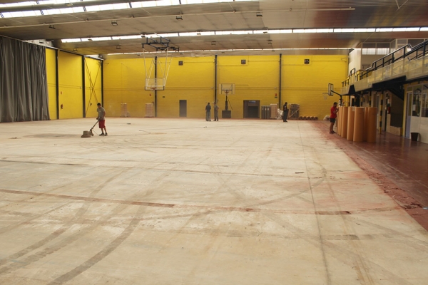 Comienza la renovaci&oacute;n de la pista polideportiva del  Pabell&oacute;n Cubierto de Gines
