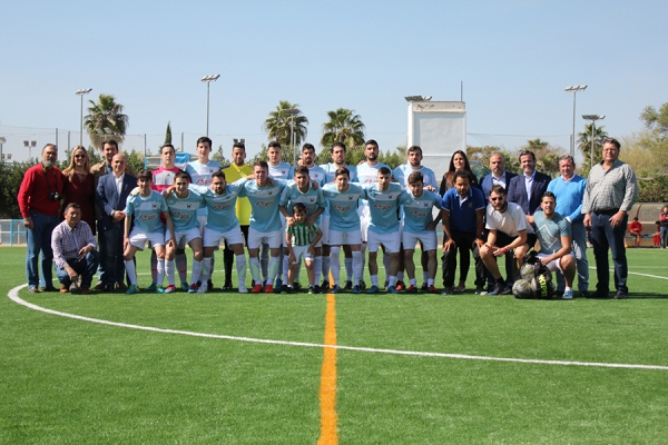 Sanlúcar la Mayor ya cuenta con nuevo césped en su estadio municipal