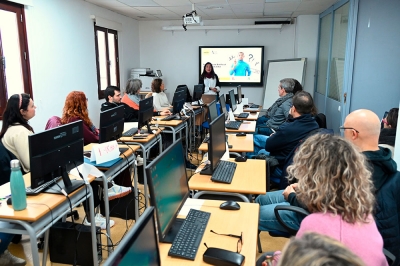 El Ayuntamiento de Tomares organiza un curso para ense&ntilde;ar a los vecinos a usar la Inteligencia Artificial en su d&iacute;a a d&iacute;a