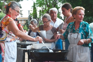 Comienzan en Tomares las noches de pav&iacute;as de la Hermandad Sacramental, un cl&aacute;sico del verano