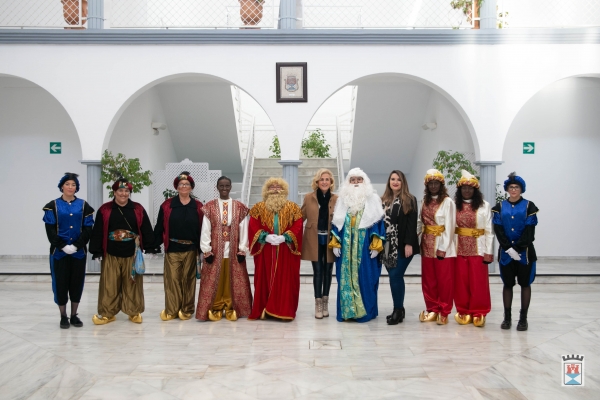 El Auditorio de Castilleja de la Cuesta se llena para recibir a sus Majestades los Reyes Magos para su coronaci&oacute;n