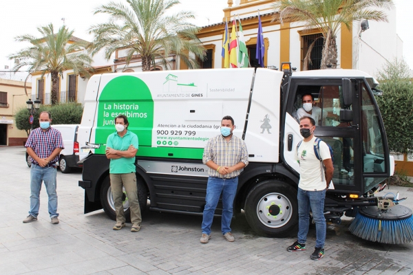 El Ayuntamiento de Gines incorpora una nueva m&aacute;quina barredora a las labores de limpieza viaria